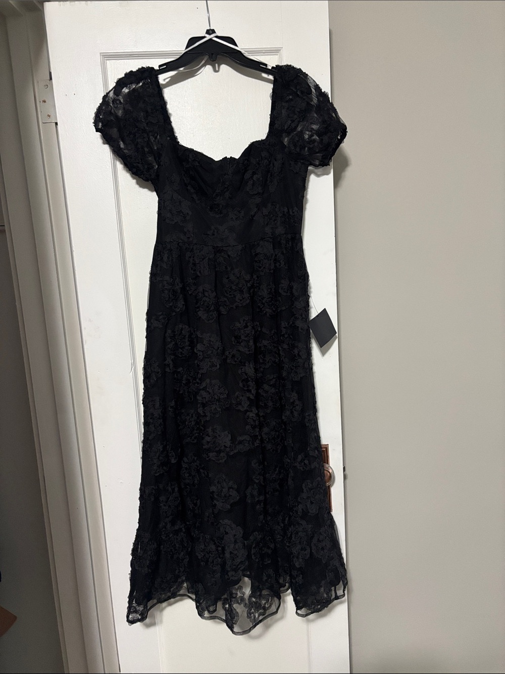 Lulu's Black Lace Puff-Sleeve Midi Dress with Sweetheart Neckline